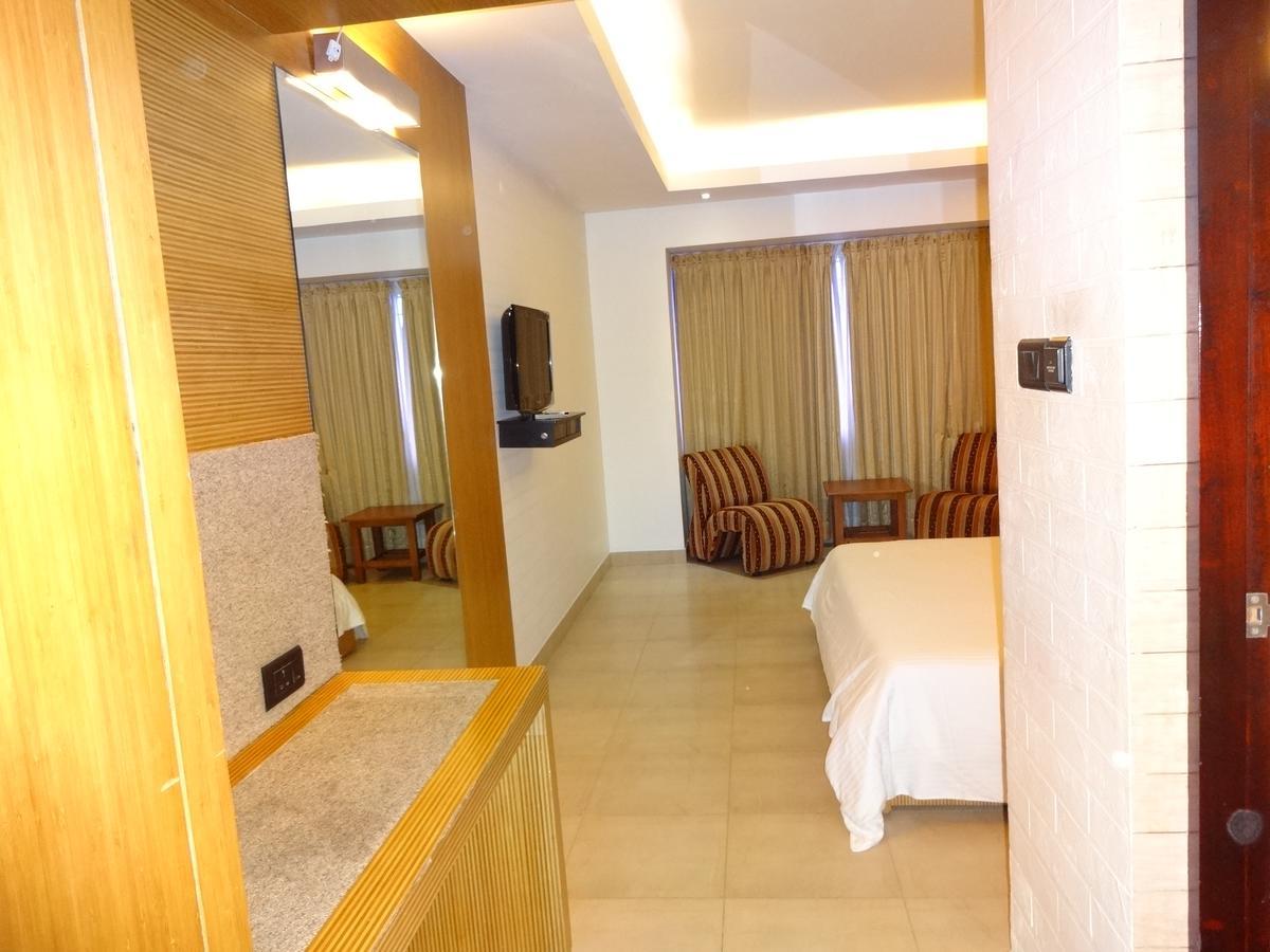 The Castello Residency Hotell Coimbatore Exteriör bild